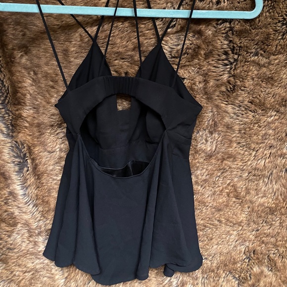 Express black blouse with crossing straps on back - Picture 2 of 2